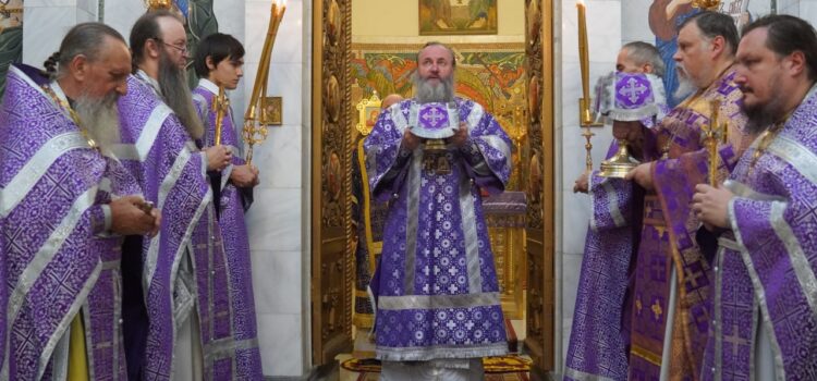 Празднование Происхождения Честных Древ Животворящего Креста Господня в Свято-Никольском кафедральном соборе