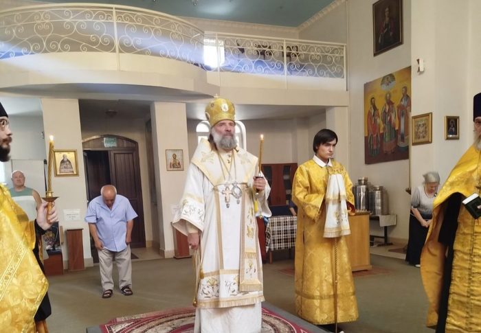 Епископ Питирим совершил Божественную литургию в Свято-Никольском кафедральном соборе г.Душанбе