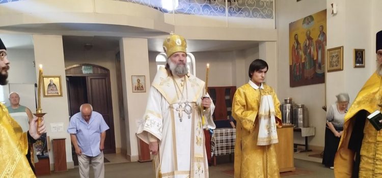 Епископ Питирим совершил Божественную литургию в Свято-Никольском кафедральном соборе г.Душанбе