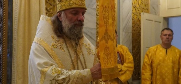 Епископ Питирим совершил Божественную литургию в Свято-Никольском соборе Душанбе