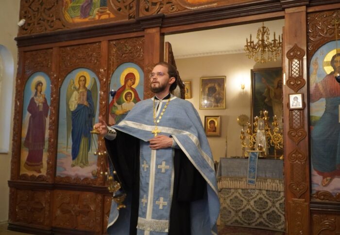 В Свято-Никольском кафедральном соборе Душанбе совершён акафист Пресвятой Богородице.