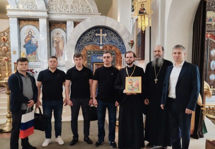Свято-Никольский кафедральный собор посетила делегация Главного управления МВД России по г. Москве