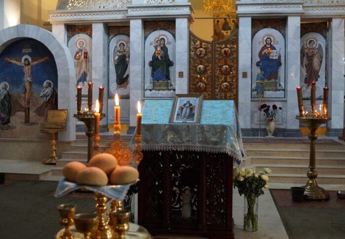 В Свято-Никольском кафедральном соборе Душанбе совершено праздничное богослужение накануне Покрова Пресвятой Богородицы