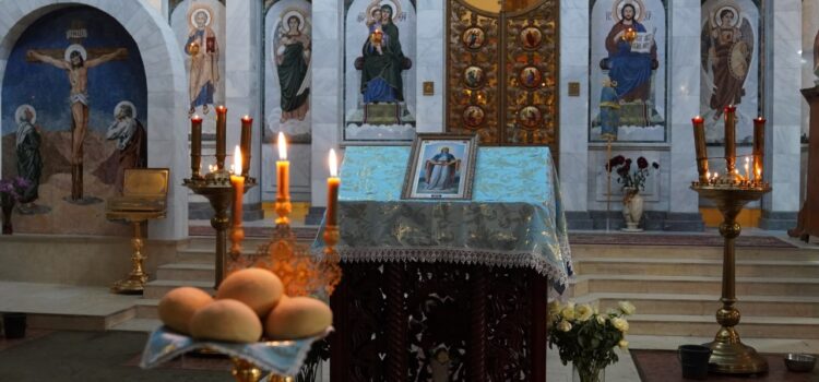 В Свято-Никольском кафедральном соборе Душанбе совершено праздничное богослужение накануне Покрова Пресвятой Богородицы