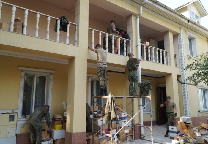 На территории Свято-Никольского кафедрального собора продолжаются работы по благоустройству