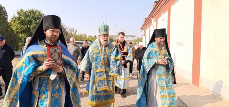 Епископ Питирим возглавил престольный праздник храма Иверской иконы Божией Матери в Бустоне